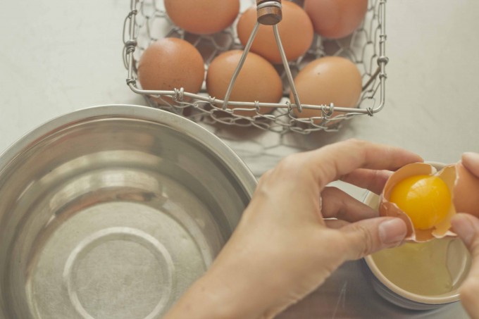 meimanrensheng.com how to cook- separating eggs step 4