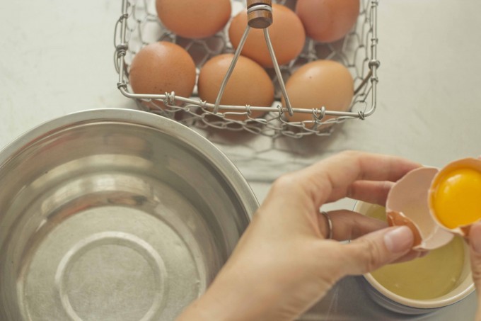 meimanrensheng.com how to cook- separating eggs step 6