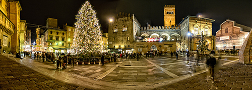 圣诞节时博洛尼亚的Piazza del Nettuno，Scott D. Haddow拍摄