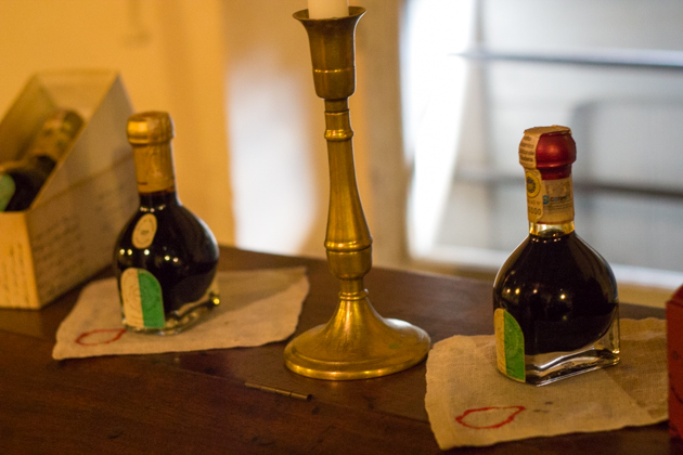  产自MODENA的传统意大利香醋：EXTRA-VECCHIO（左侧的25年陈醋）和AFFINATO（右侧的12年陈醋）