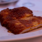 Cotoletta alla parmigiana（鸡肉裹上巴马臣脆皮后煎熟）