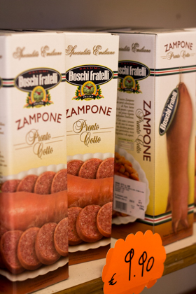 Zampone（一种在猪蹄中填入香肠的菜）