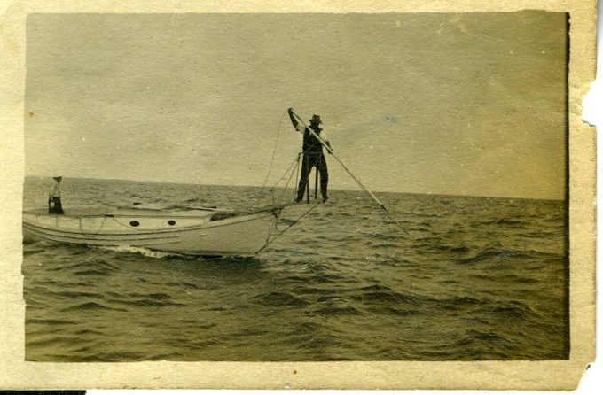 韦斯特波特的渔人用捕鱼叉扎鱼，《发现韦斯特波特》拍摄